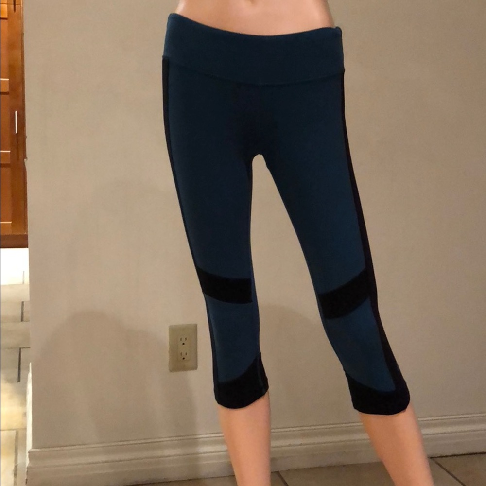 ALO yoga Capri pants